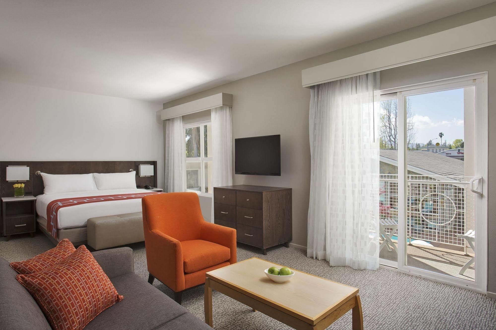 Corporate Inn Sunnyvale - All-Suite Hotel Buitenkant foto
