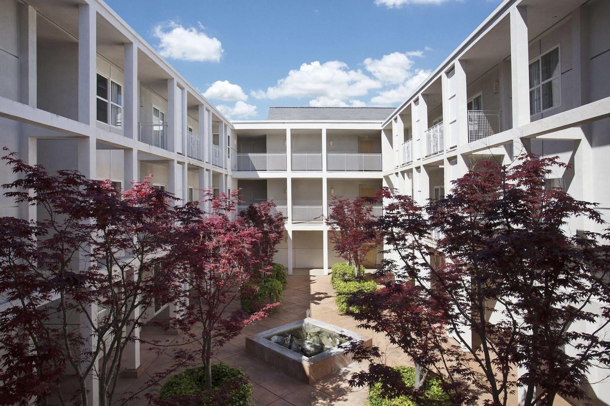 Corporate Inn Sunnyvale - All-Suite Hotel Buitenkant foto