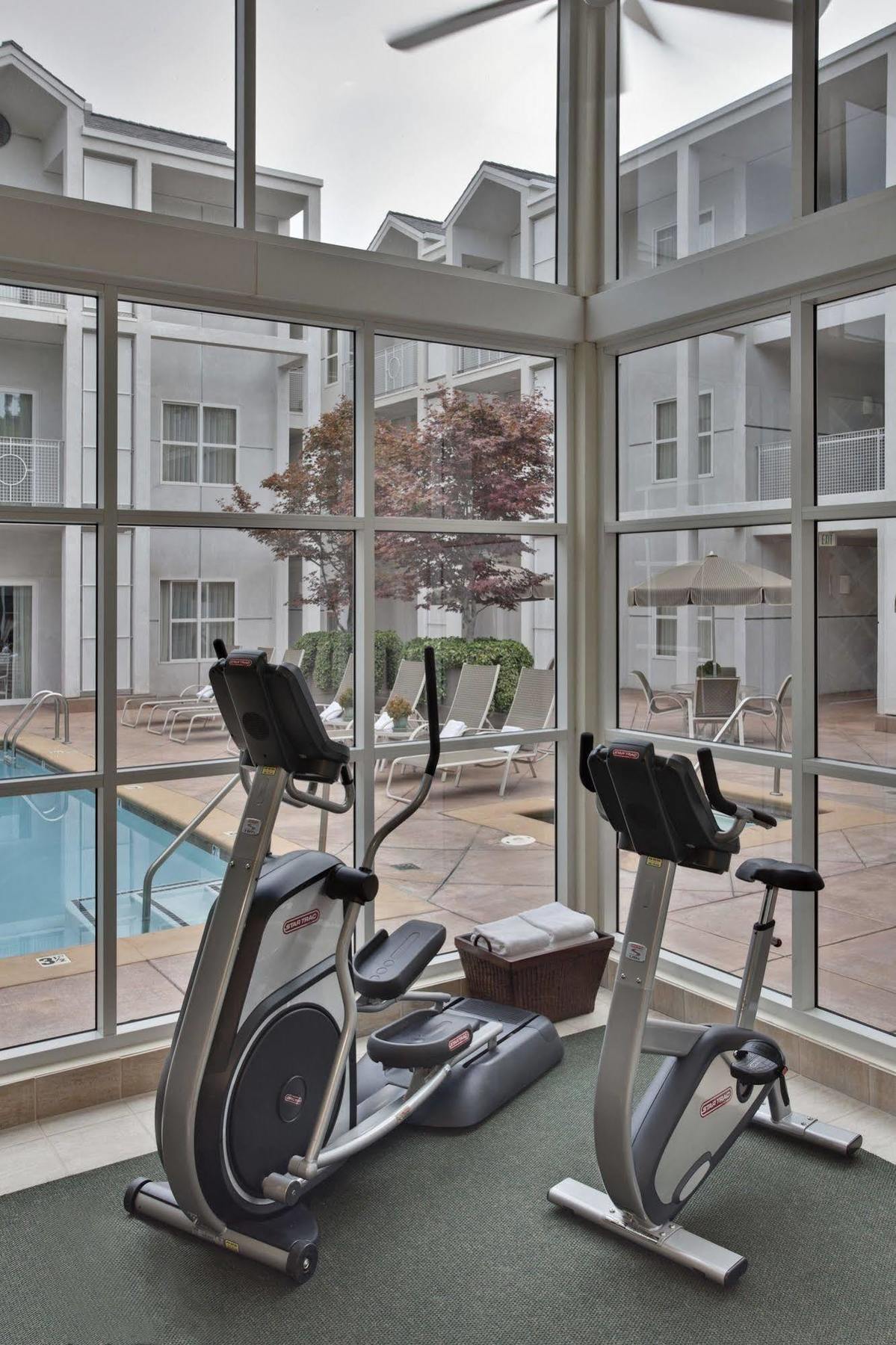 Corporate Inn Sunnyvale - All-Suite Hotel Buitenkant foto
