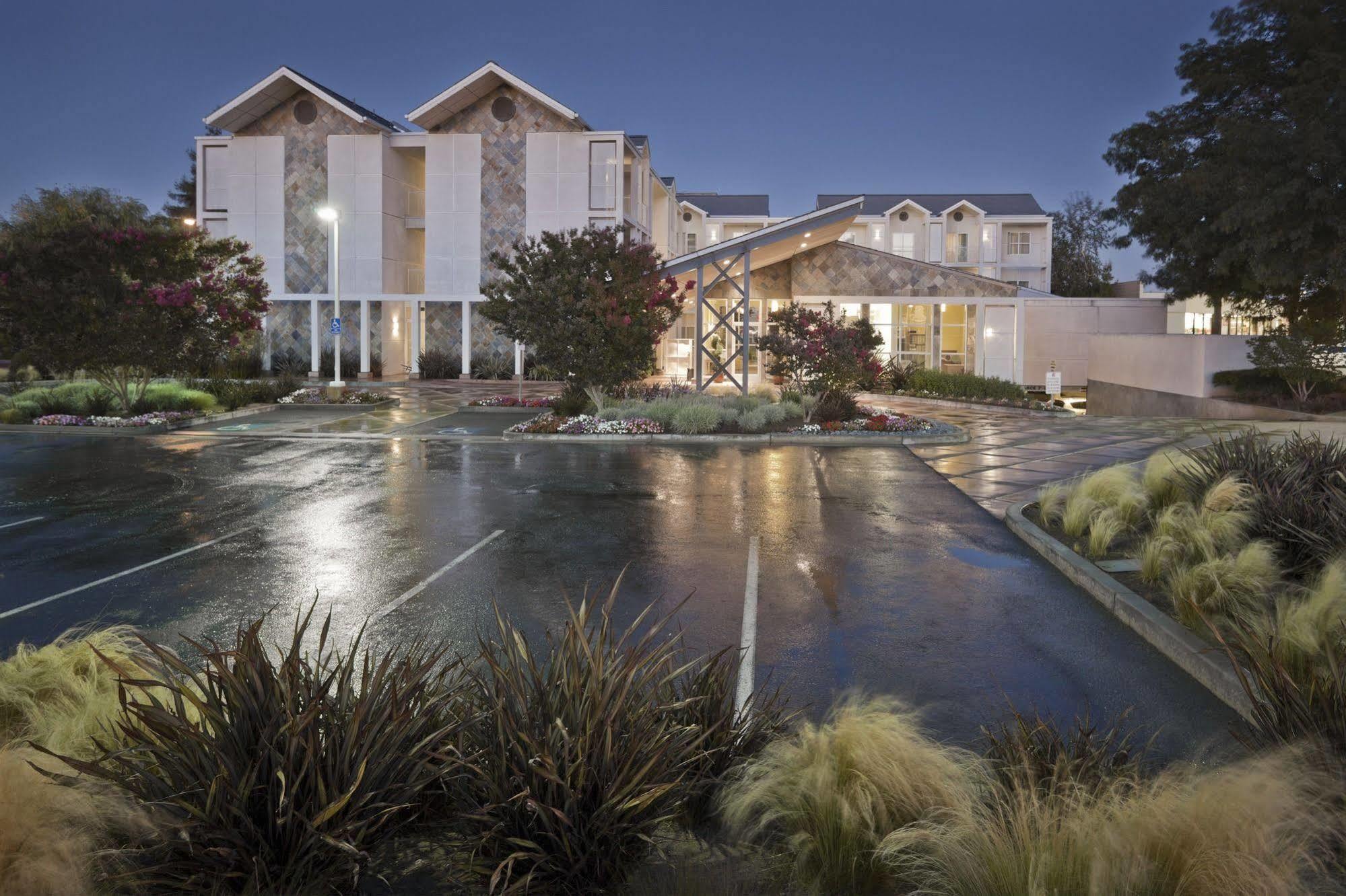 Corporate Inn Sunnyvale - All-Suite Hotel Buitenkant foto